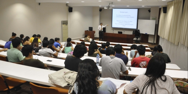 El Dr. Aurelio Arbildo López en la II Charla Verde.
