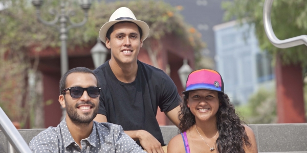 Jorge Monsalve (centro) y parte de su equipo.