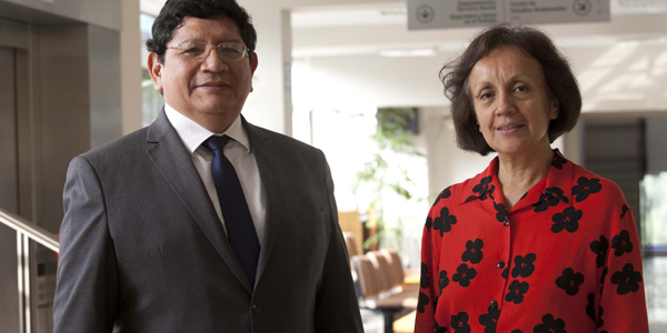 Los economistas Yuri Landa y Gabriela Mundaca están estudiando la industria peruana del cobre.