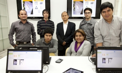 El profesor Reiner Solís Villanueva (centro) y miembros de IT Lab y de la Dirección de Sistemas.
