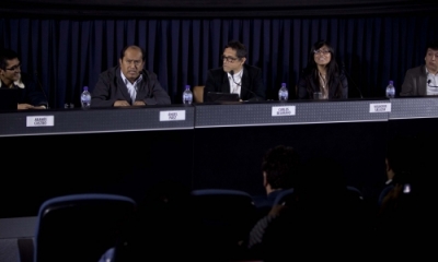 Aramís Castro, Ángel Páez, Carlos Bejarano (moderador), Milagros Salazar y César Soplín.