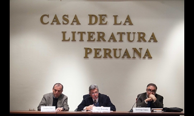 Sandro Chiri (moderador), Óscar Quezada y Santiago López en el homenaje a Barthes en la Casa de la Literatura Peruana.