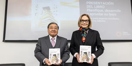 Alberto Tokeshi, decano de la Facultad de Economía, presentó la tercera edición de su libro