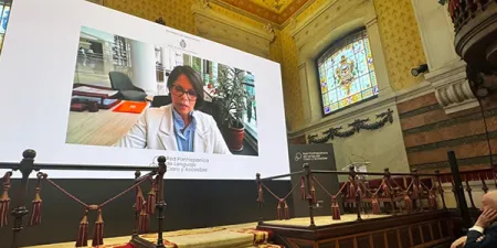 Ulima en la RAE: directora de la Biblioteca Antonio Pinilla destacó importancia de la claridad lingüística