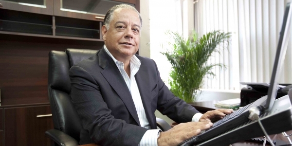Alberto Olaechea (Administración).