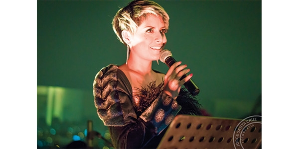Martha Galdos (Comunicación) es cantante y profesional del doblaje y la locución.