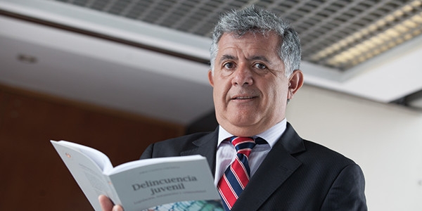  Jorge Valencia Corominas, profesor de Derecho e investigador del IDIC, ha publicado un libro sobre delincuencia juvenil que pueden aprovechar diversos profesionales.