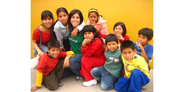 Yessica Flores (Ingeniería Industrial) promueve el voluntariado y la responsabilidad social desde la asociación Kantaya.