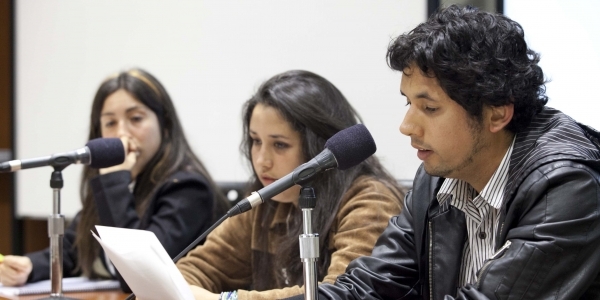 Ganadores de poesía: María Gracia Morales (tercer puesto), Fiorella Alejandra Giribaldi (segundo) y Rafael Robles (primero).