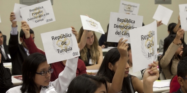 Los escolares votaron asumiendo el rol de delegados de diversos países en la ONU.