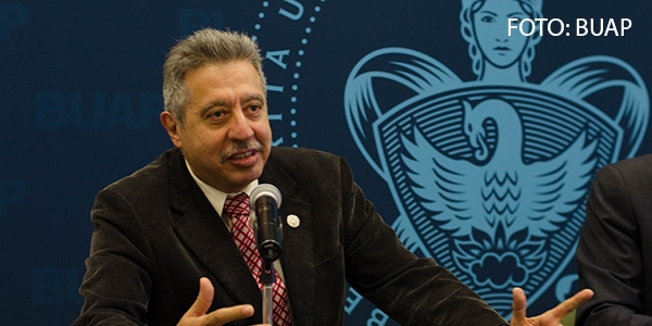 Óscar Quezada, rector de la Universidad de Lima.