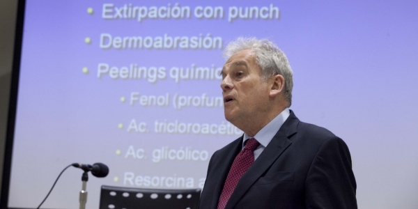 Dr. Fernando Magill Cisneros, dermatólogo.