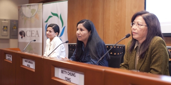Floriza Flores, Nancy Carrasco y Betty Chung en la II Charla Verde del 2015-1.