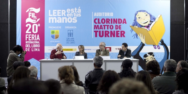 Presentación en la FIL Lima 2015.