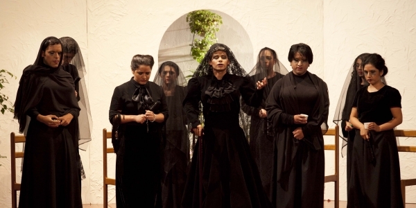 'La casa de Bernarda Alba', de Federico García Lorca, interpretada por el CAE.