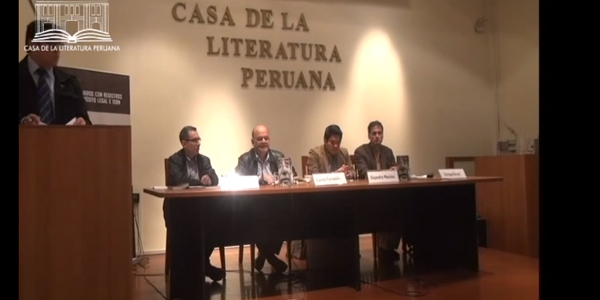 El profesor Camilo Fernández en la Casa de la Literatura.