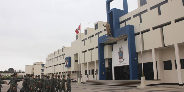 Visita guiada por el Arq. Octavio Montestruque a la EOFAP: Escuela de Oficiales de la Fuerza Aérea del Perú