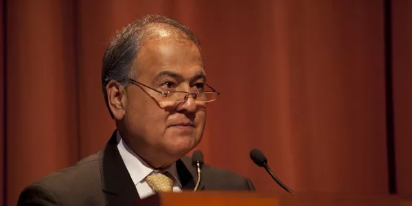 Javier Zúñiga, decano de Economía.