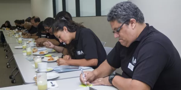 Los alumnos del MBA iniciaron sus actividades con un desayuno. 