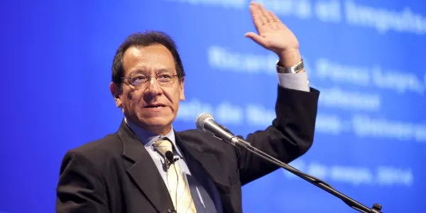 Ricardo Pérez Luyo, profesor de la Escuela de Negocios.