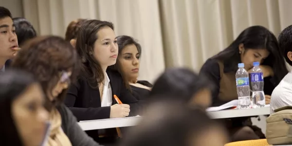 El público asistente al Aula Magna A.