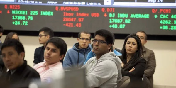El público en el Laboratorio de Mercado de Capitales.
