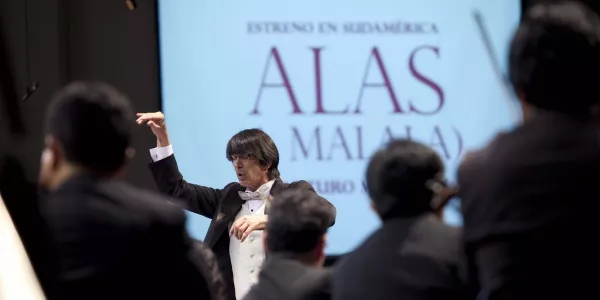 Eduardo García-Barrios, director de la Orquesta Filarmónica de la Universidad de Lima.