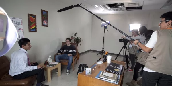 Los escolares experimentaron cómo es una producción audiovisual.