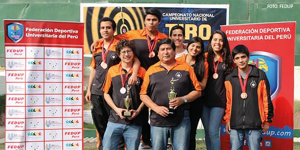 Equipo Ulima de tiro.