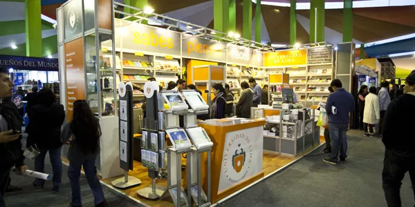 El 'stand' de la Ulima en la FIL 2015.