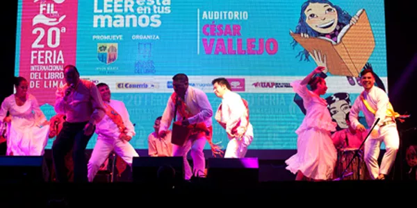 El Taller de Danzas Peruanas de la Ulima ofreció a los asistentes una muestra de su talento.