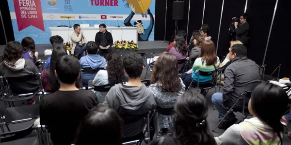 Los visitantes de la FIL pudieron participar en el Taller de Poesía de la Ulima.