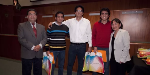 El equipo de MicroEasyPay, primer puesto de la categoría A.