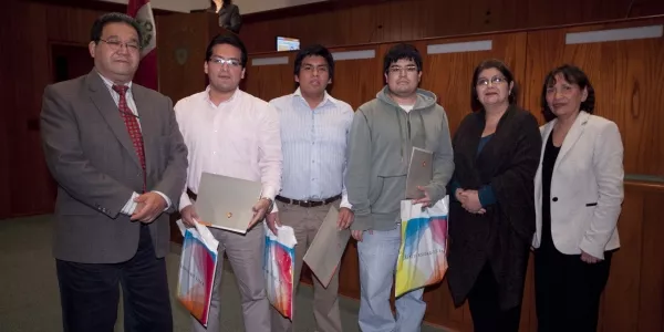 El equipo del proyecto antibullying, primer puesto de la categoría B.