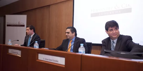 Enrique Cavero Safra, Luis García Muñoz-Nájar y Alfredo Bullard González en la Ulima.