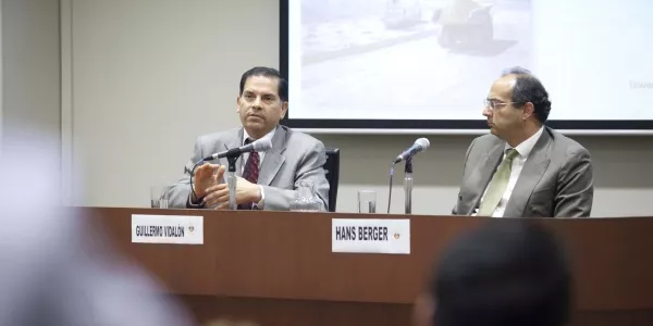 Guillermo Vidalón del Pino (izquierda) en la Ulima.