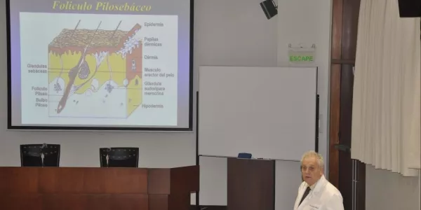 Charla del doctor Fernando Magill.