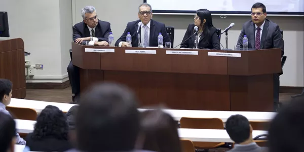 Mayerling Zambrano (Contabilidad) se refirió a las nuevas normas de auditoría.