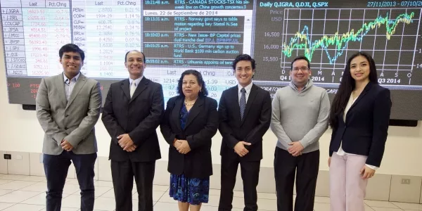 Visitantes de la UCSG de Ecuador en la Ulima, con personal del Laboratorio de Mercado de Capitales.