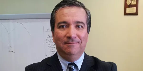 Raúl Pérez-Reyes (Economía).