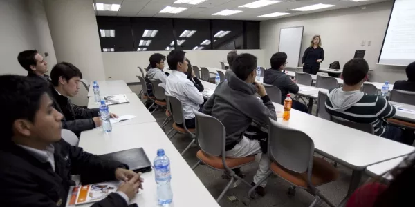 Exposición de Janice Seiner (Backus).