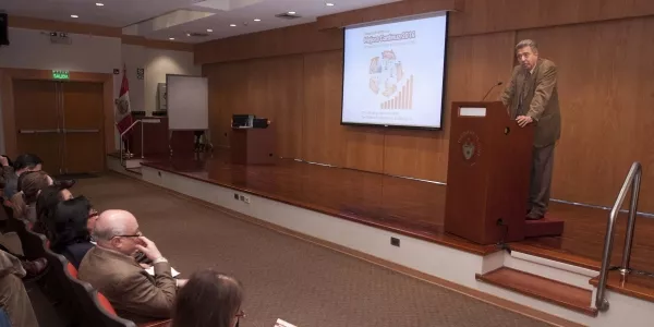 El rector Óscar Quezada en el Reconocimiento a la Mejora Continua.